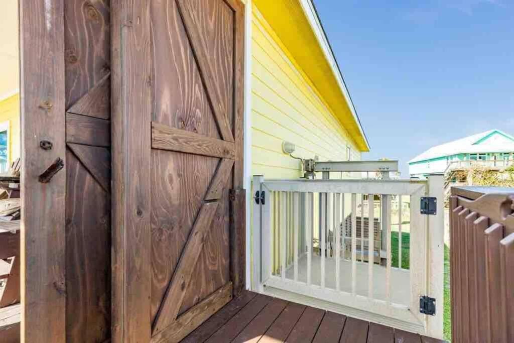 Beach House With Ocean View Surfside Beach Exterior foto